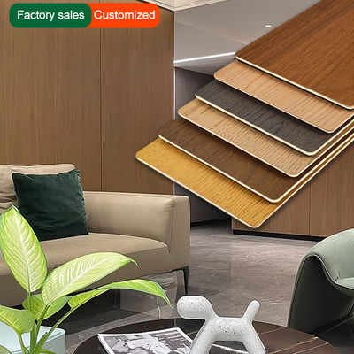 Panneau mural de bois en PVC à grains de 5 mm en bambou flexible en charbon de bois