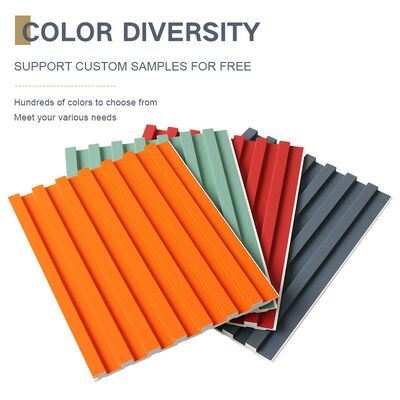 le gril en plastique en bois WPC de 8.5mm a tuyauté le panneau de mur aucune peinture imperméable