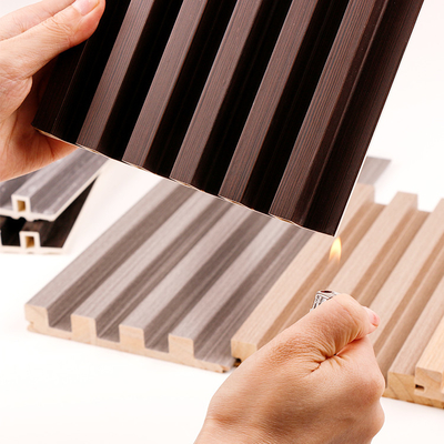 Conseils composés de plastique en bois cannelés de Decking de PVC 8mm