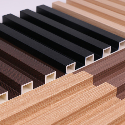 Le panneau de mur en plastique en bois adapté aux besoins du client de gril a tuyauté WPC 1220*3000mm