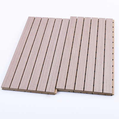 Les panneaux rendants résistants de PVC de bruit en bois composé en plastique en bois de placage ont adapté aux besoins du client